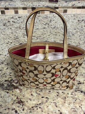 Coach Y2K rare hearts printed Signature Canvas Tote